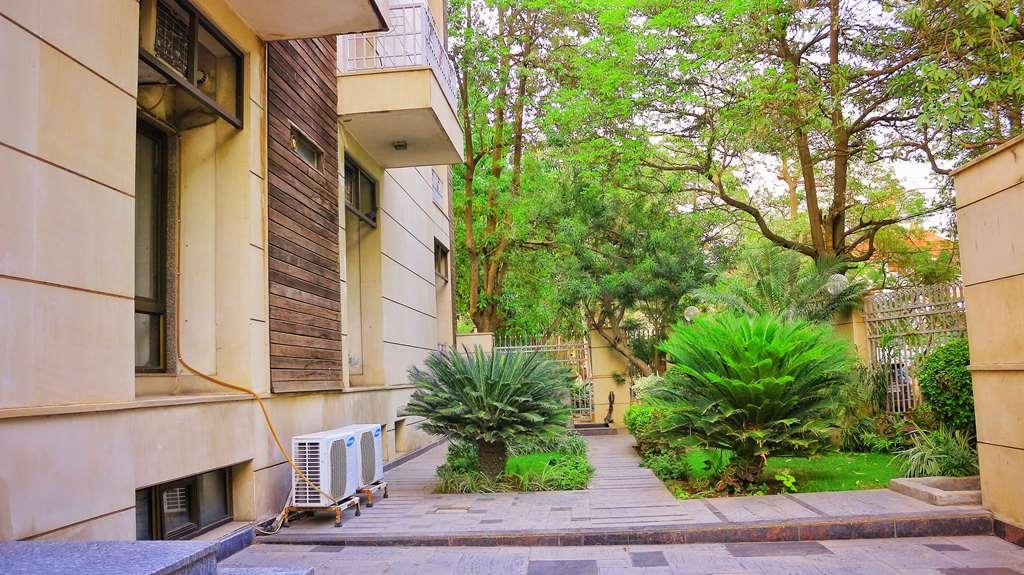 Stately Suites Mg Road Gurgaon Exterior foto